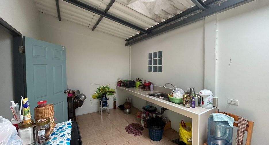 À vendre 3 chambres maison de ville à Mueang Chon Buri, Chonburi