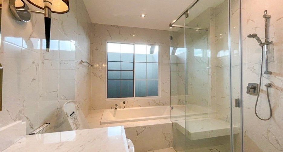 For rent 4 ベッドルーム house in Bang Khen, Bangkok