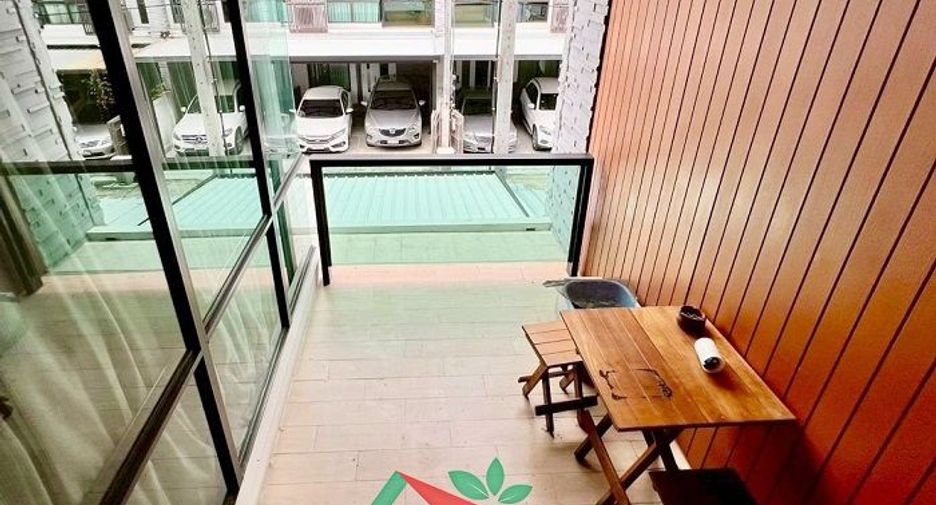 For sale 3 bedrooms townhouse in Bang Khen, Bangkok
