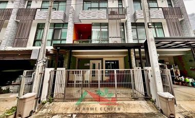 For sale 3 bedrooms townhouse in Bang Khen, Bangkok