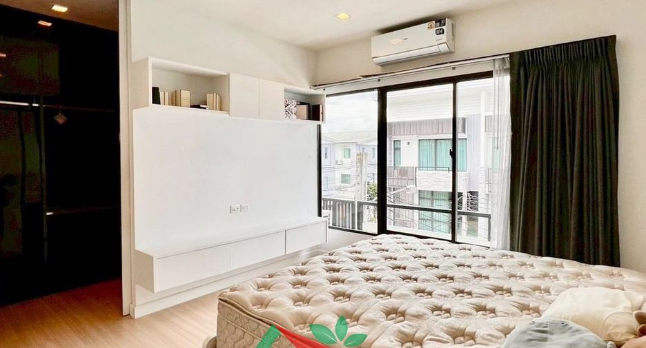 For sale 3 bedrooms townhouse in Bang Khen, Bangkok