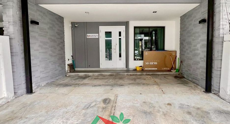 For sale 3 bedrooms townhouse in Bang Khen, Bangkok