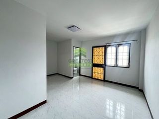 Casa adosada en venta de 4 habitaciones en Thawi Watthana, Bangkok