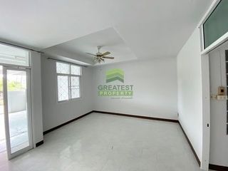 Casa adosada en venta de 4 habitaciones en Thawi Watthana, Bangkok
