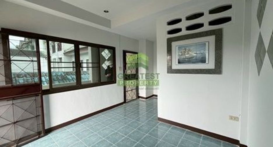 À vendre 4 chambres maison de ville à Thawi Watthana, Bangkok