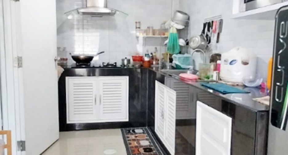 For sale 3 bedrooms townhouse in Bang Bo, Samut Prakan