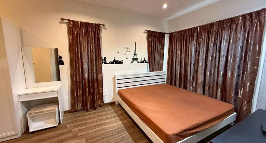 For sale 3 bedrooms house in Si Racha, Chonburi