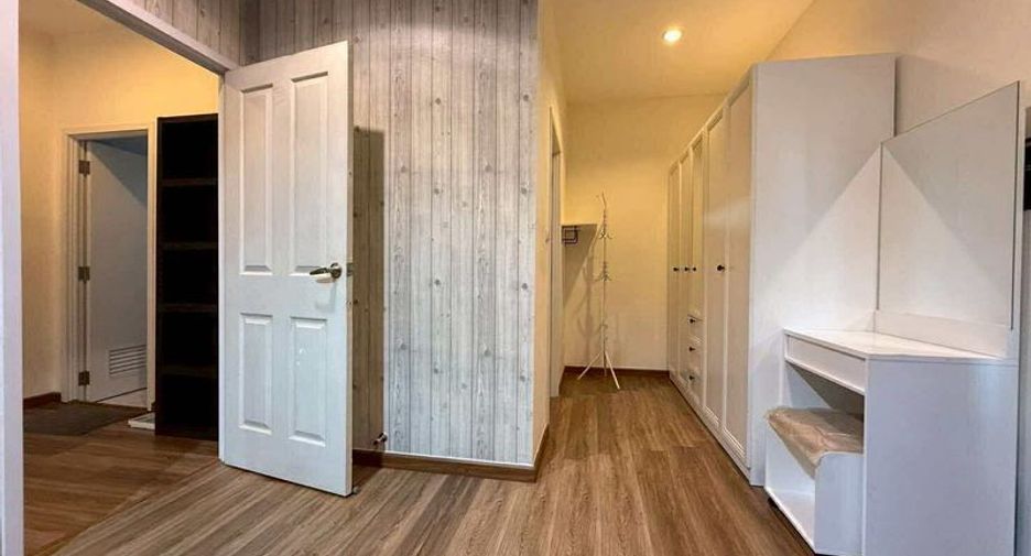 For sale 3 bedrooms house in Si Racha, Chonburi