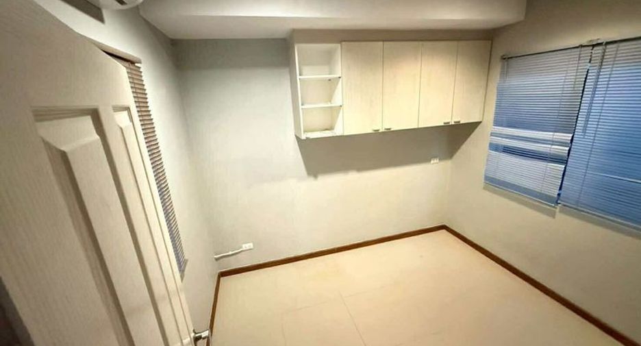 For sale 3 bedrooms house in Si Racha, Chonburi