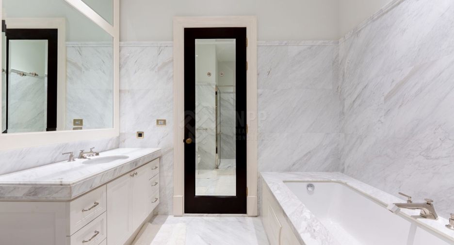For sale 3 bedrooms apartment in Pathum Wan, Bangkok