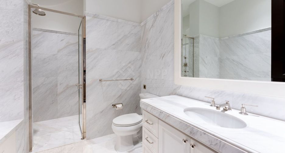 For sale 3 bedrooms apartment in Pathum Wan, Bangkok