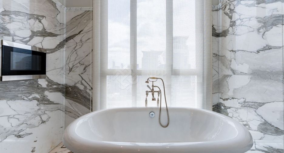 For sale 3 bedrooms apartment in Pathum Wan, Bangkok