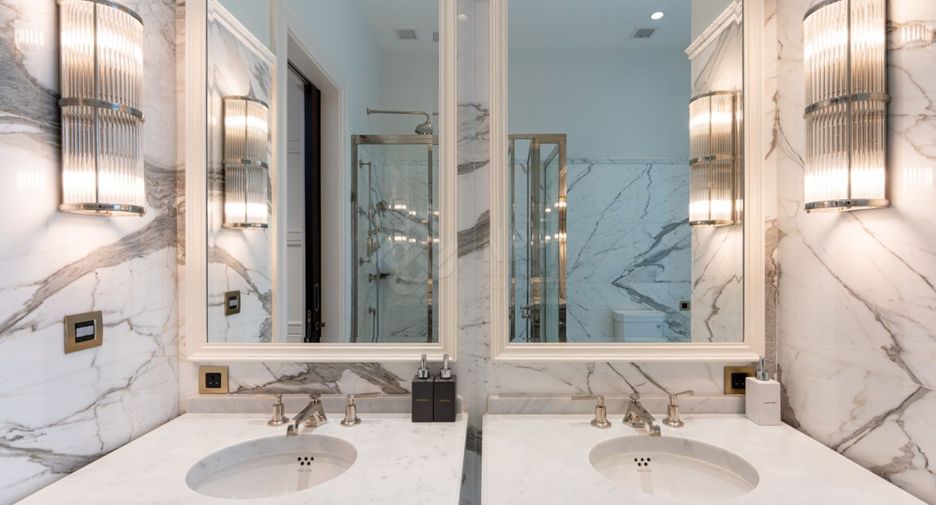 For sale 3 bedrooms apartment in Pathum Wan, Bangkok
