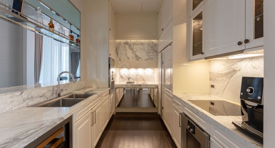 For sale 3 bedrooms apartment in Pathum Wan, Bangkok