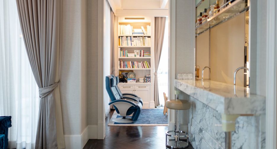For sale 3 bedrooms apartment in Pathum Wan, Bangkok