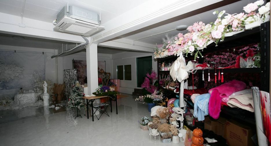 For rent retail Space in Prawet, Bangkok