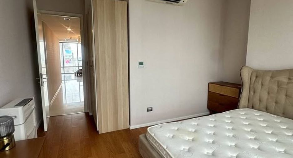 For rent 2 bedrooms condo in Sathon, Bangkok