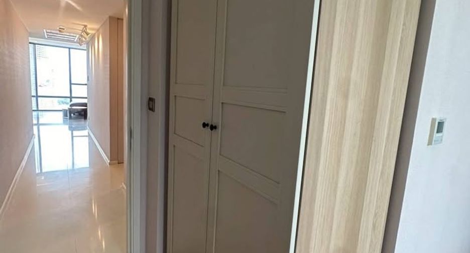For rent 2 bedrooms condo in Sathon, Bangkok