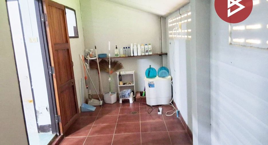 For sale 2 bedrooms townhouse in Mueang Uttaradit, Uttaradit