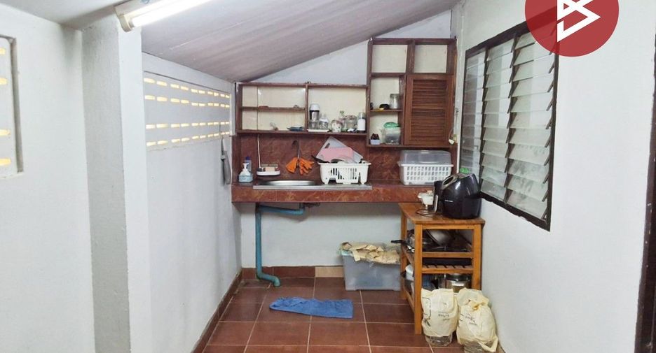 For sale 2 bedrooms townhouse in Mueang Uttaradit, Uttaradit