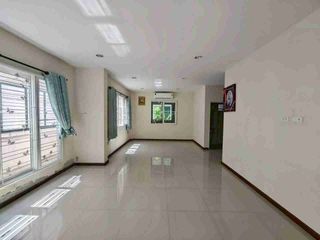 Casa en alquiler y en venta de 3 habitaciones en Thanyaburi, Pathum Thani