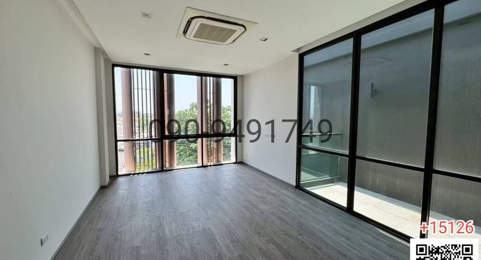 For rent 3 bedrooms townhouse in Lat Phrao, Bangkok