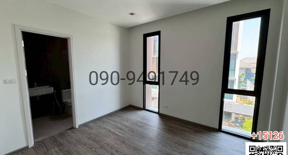 For rent 3 bedrooms townhouse in Lat Phrao, Bangkok