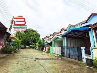 Casa adosada en alquiler y en venta de 2 habitaciones en Khlong Sam Wa, Bangkok