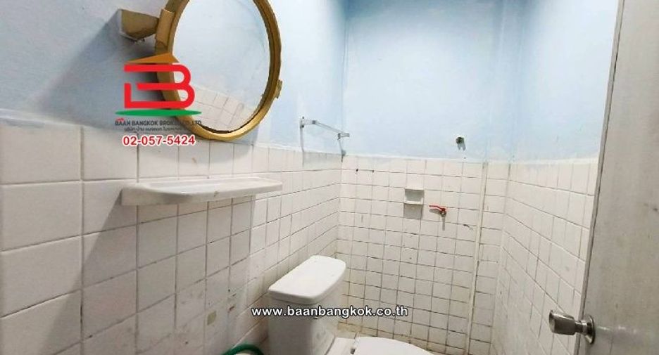 For rent and for sale 2 bedrooms townhouse in Khlong Sam Wa, Bangkok
