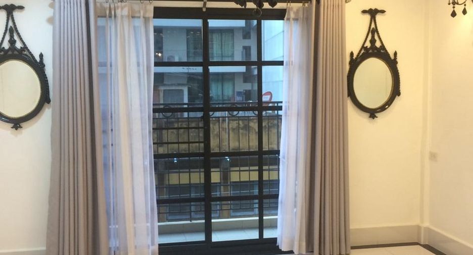 For rent そして for sale retail Space in Khlong Toei, Bangkok
