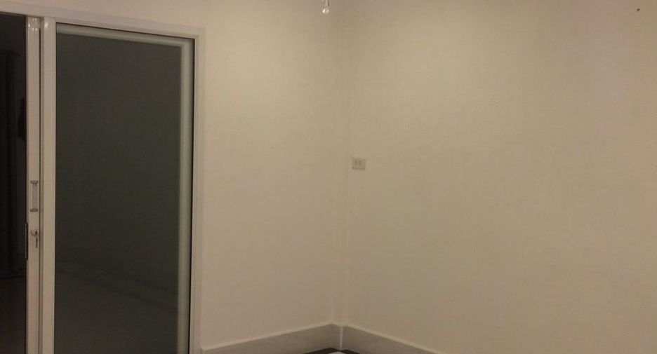 For rent そして for sale retail Space in Khlong Toei, Bangkok