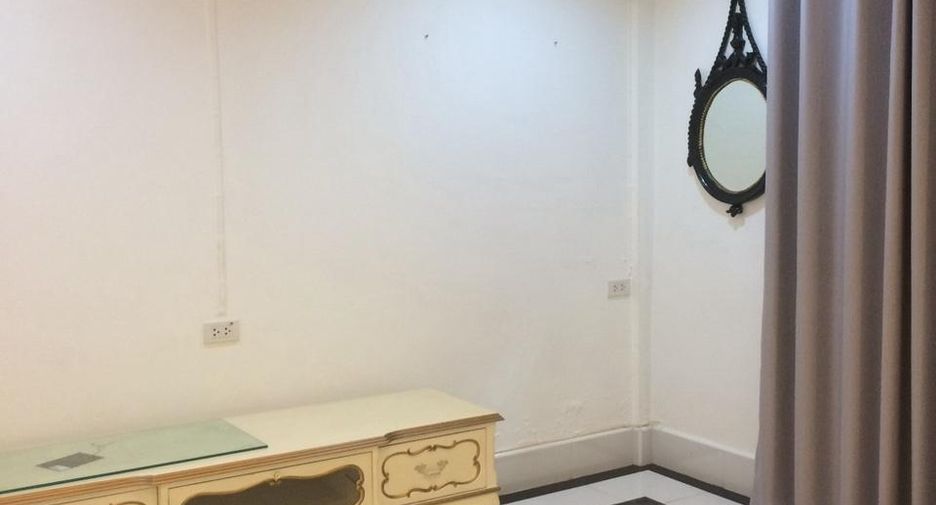 For rent そして for sale retail Space in Khlong Toei, Bangkok