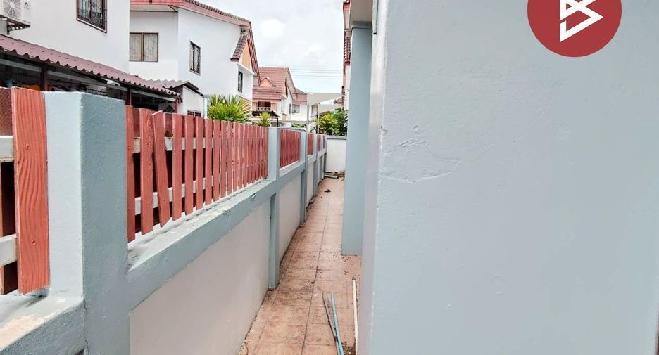 For sale 3 bedrooms townhouse in Phan Thong, Chonburi