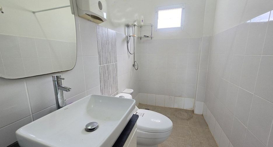For sale 2 bedrooms townhouse in Bang Lamung, Chonburi