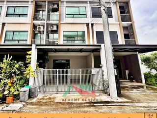 For sale 3 bedrooms townhouse in Bang Khen, Bangkok