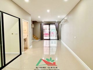 For sale 3 bedrooms townhouse in Bang Khen, Bangkok