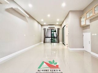 For sale 3 bedrooms townhouse in Bang Khen, Bangkok