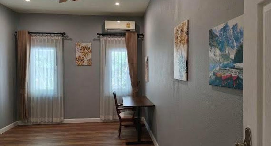 Casa en alquiler de 3 habitaciones en Bang Lamung, Chonburi