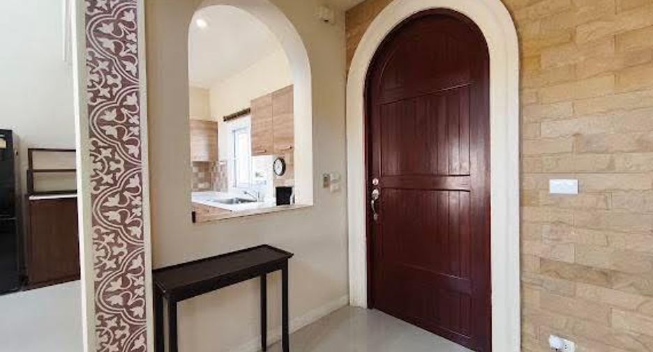 Casa en alquiler de 3 habitaciones en Bang Lamung, Chonburi
