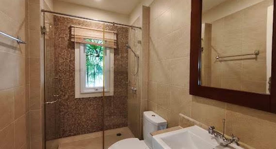 Casa en alquiler de 3 habitaciones en Bang Lamung, Chonburi