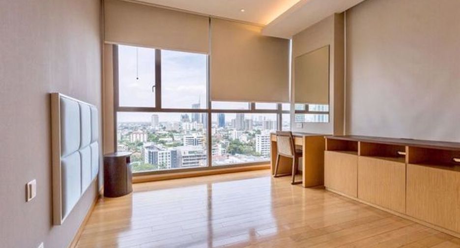 For sale 2 bedrooms condo in Khlong Toei, Bangkok