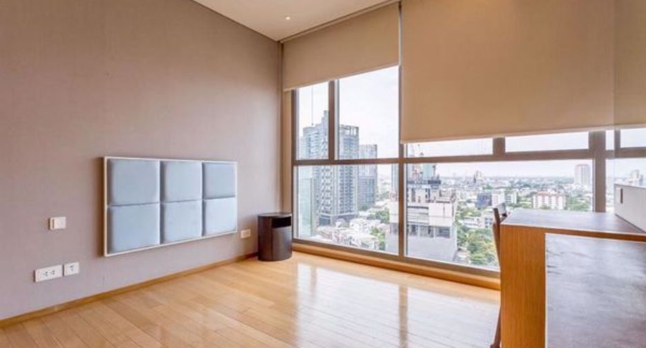 For sale 2 bedrooms condo in Khlong Toei, Bangkok