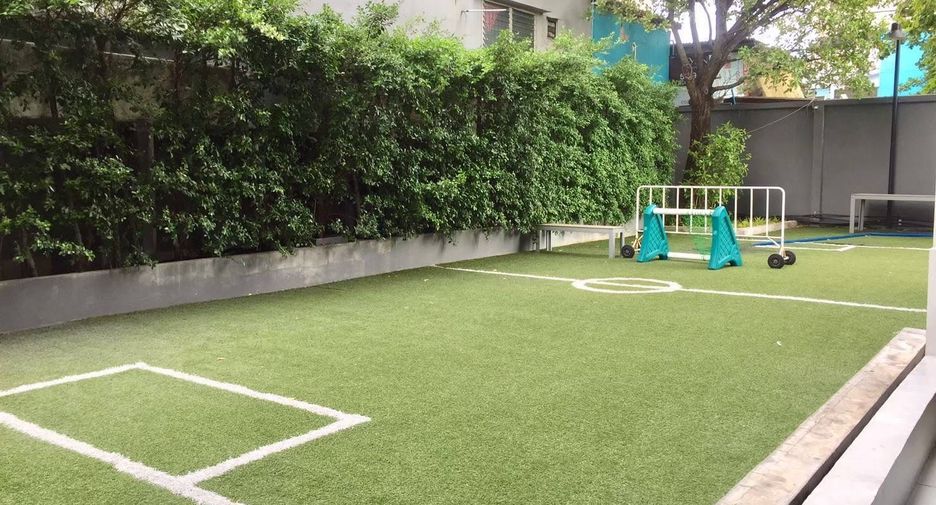 For sale 2 bedrooms condo in Khlong Toei, Bangkok