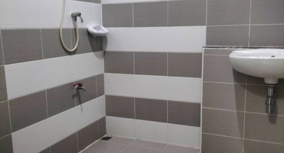 For sale 2 bedrooms townhouse in Mueang Chon Buri, Chonburi