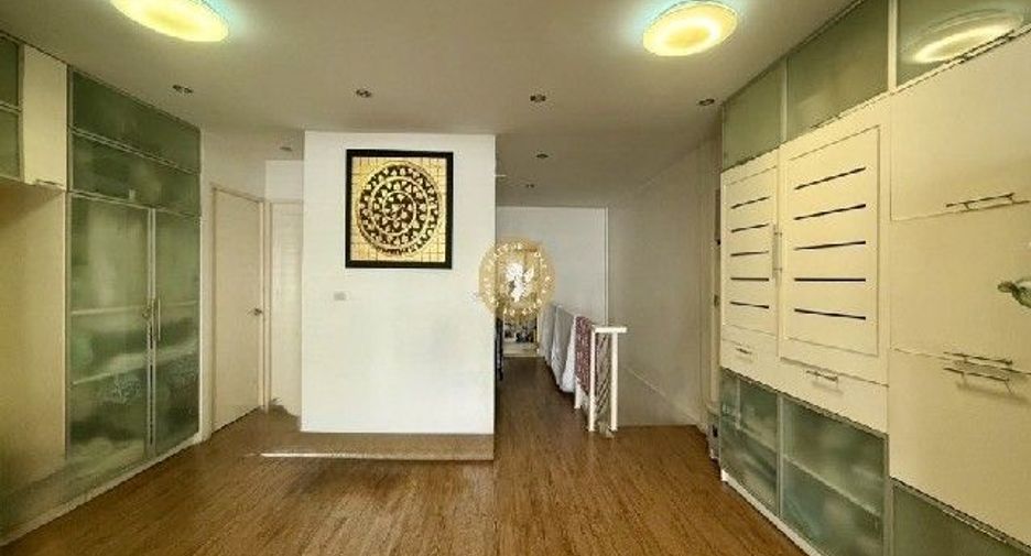 Reihenhaus zum Kauf mit 4 Zimmer in Din Daeng, Bangkok