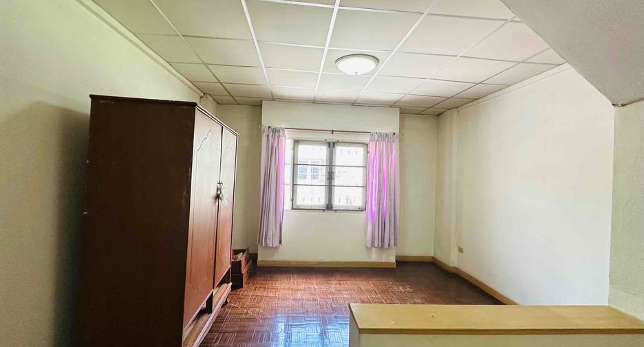 For sale 3 bedrooms townhouse in Lam Luk Ka, Pathum Thani