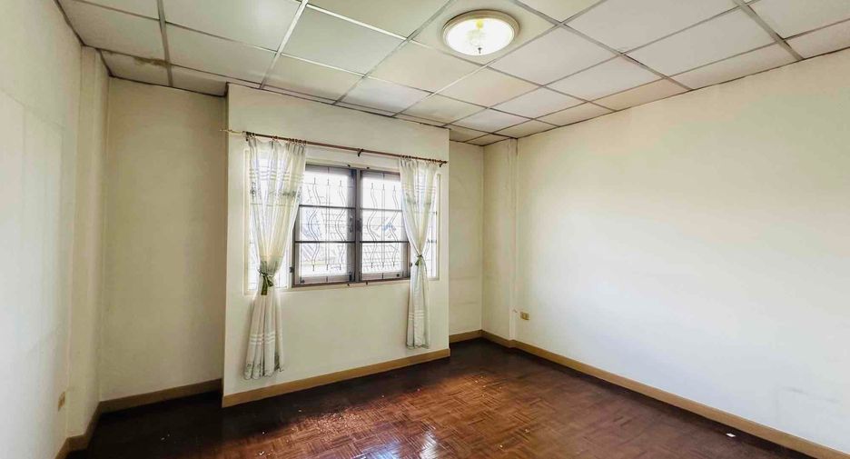 For sale 3 bedrooms townhouse in Lam Luk Ka, Pathum Thani