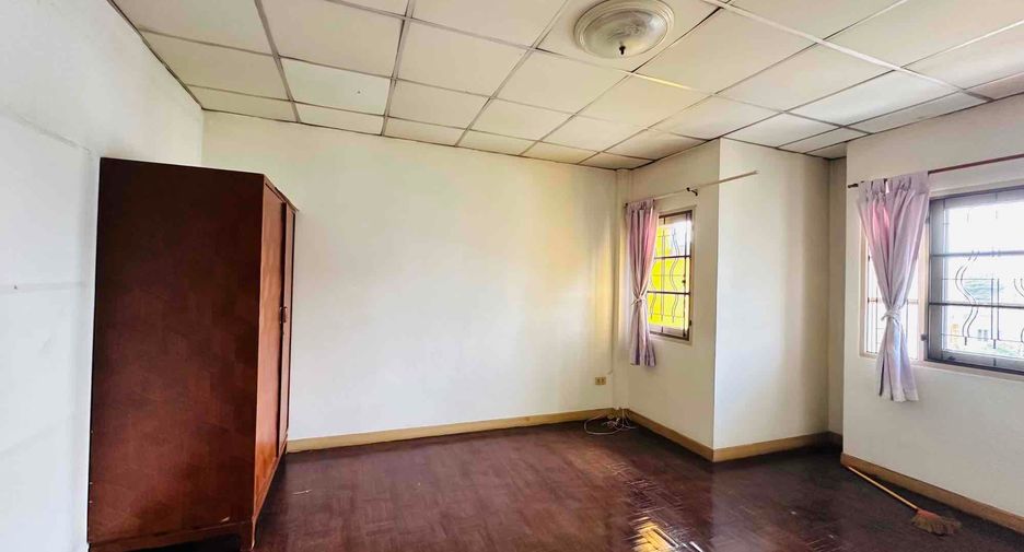 For sale 3 bedrooms townhouse in Lam Luk Ka, Pathum Thani