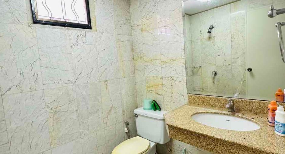For sale 3 bedrooms townhouse in Lam Luk Ka, Pathum Thani