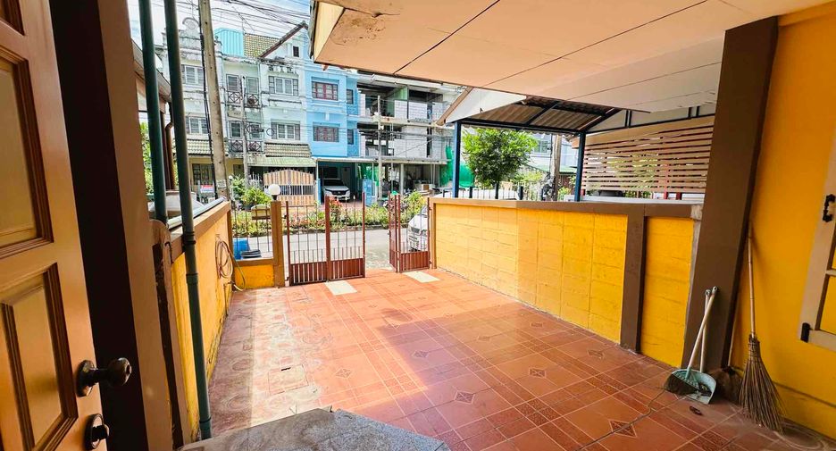 For sale 3 bedrooms townhouse in Lam Luk Ka, Pathum Thani